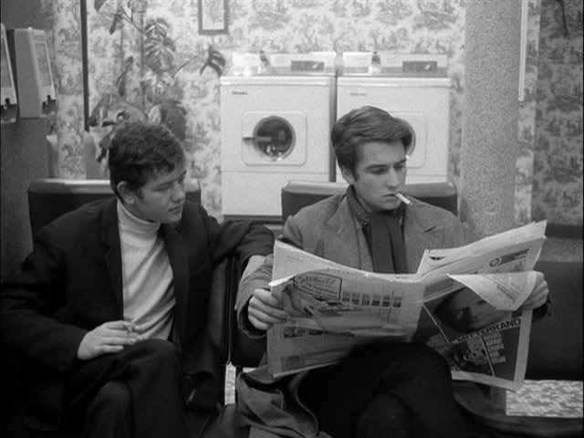 Screen capture from Masculin féminin