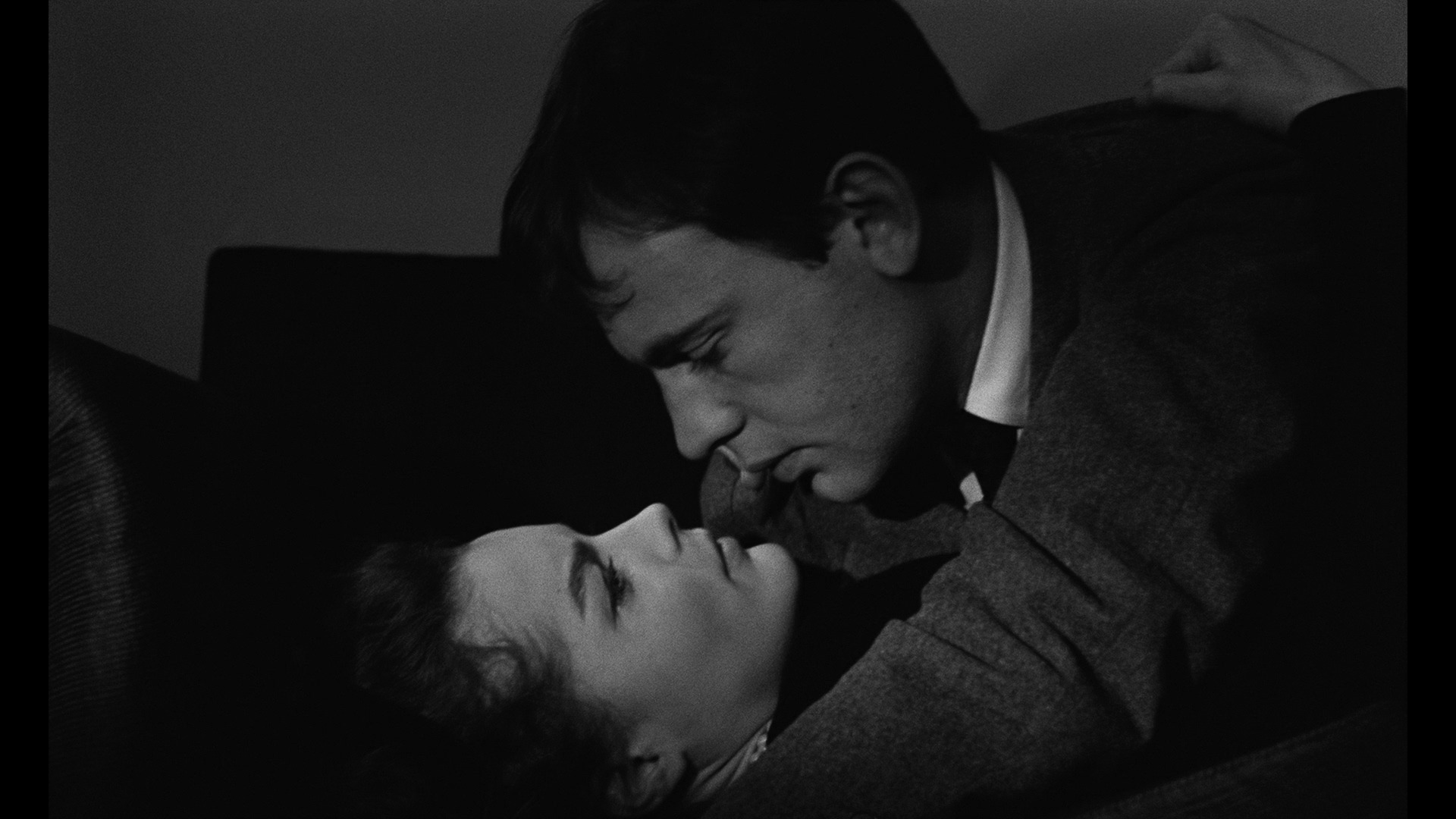 Screen capture from Le combat dans l'ile