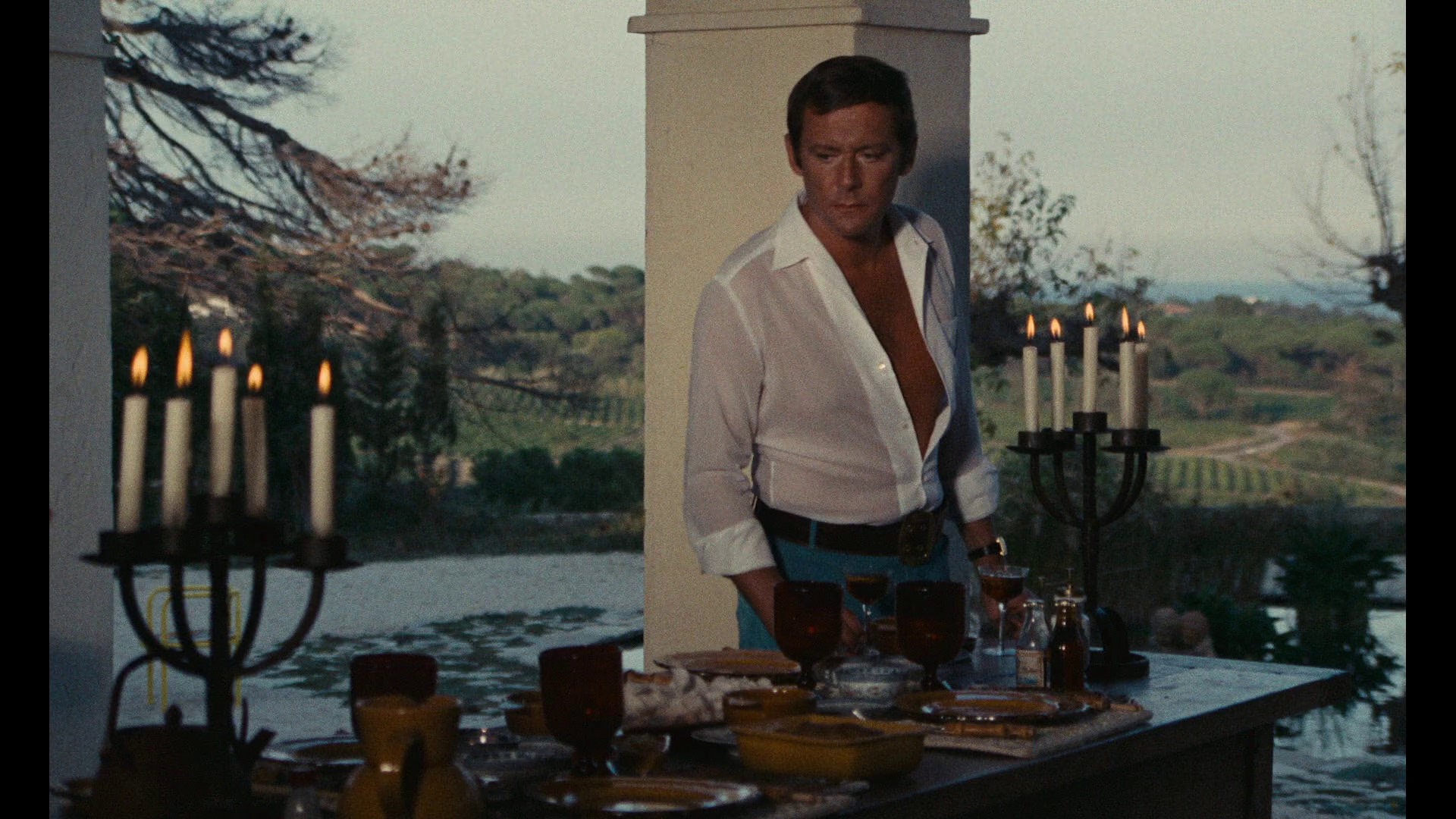 Screen capture from La piscine
