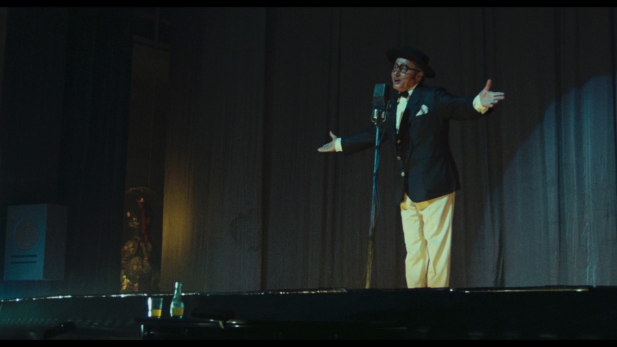 Screen capture from Roma
