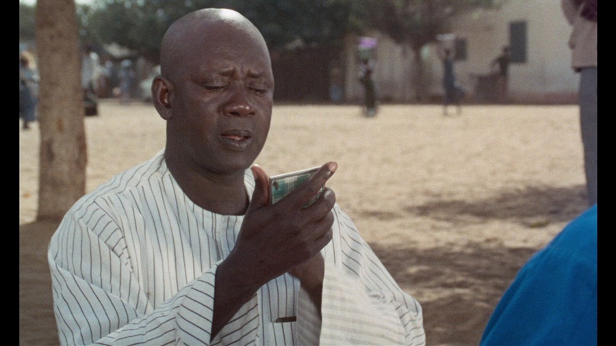Screen capture from Mandabi