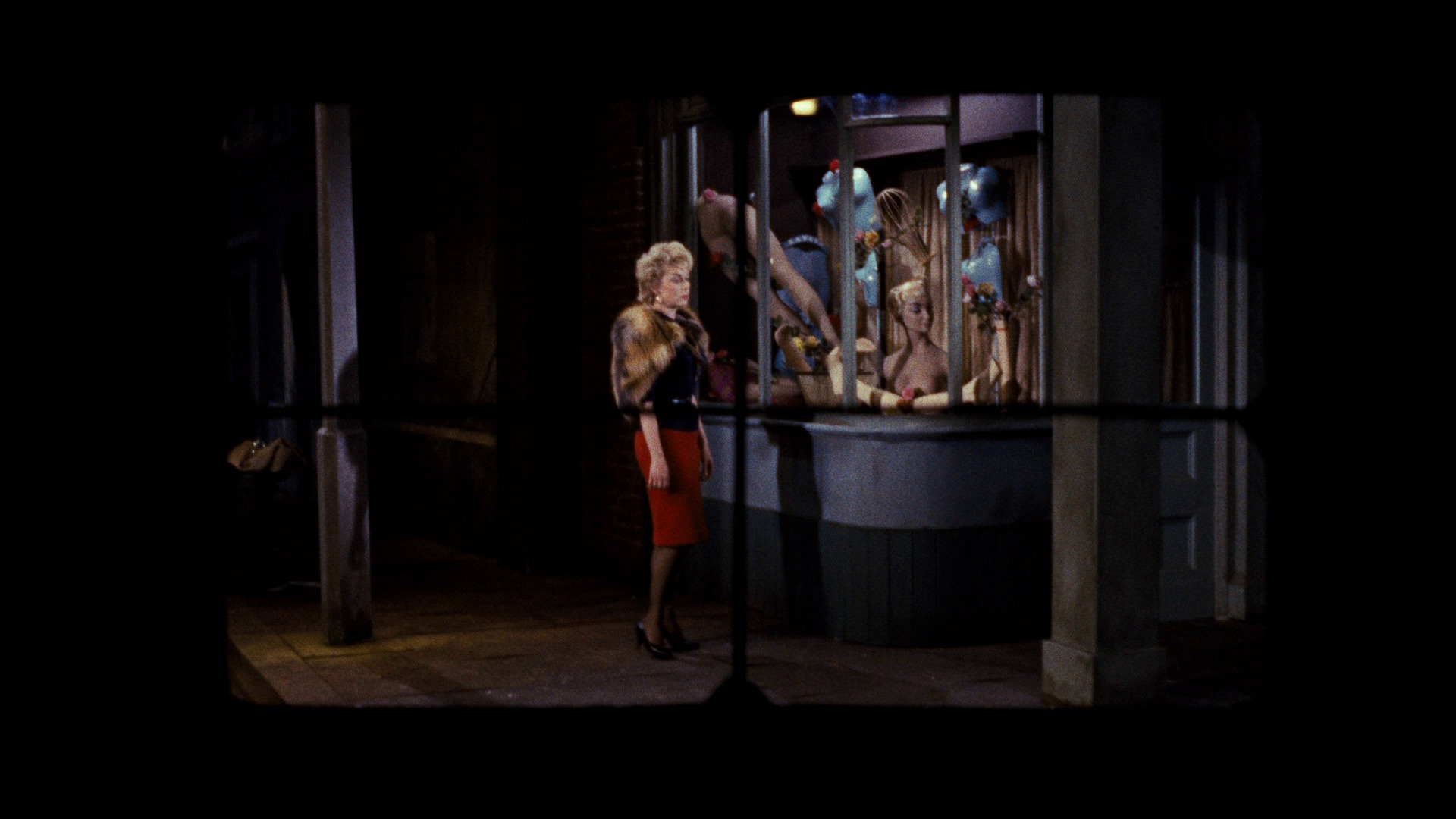 Screen capture from Peeping Tom