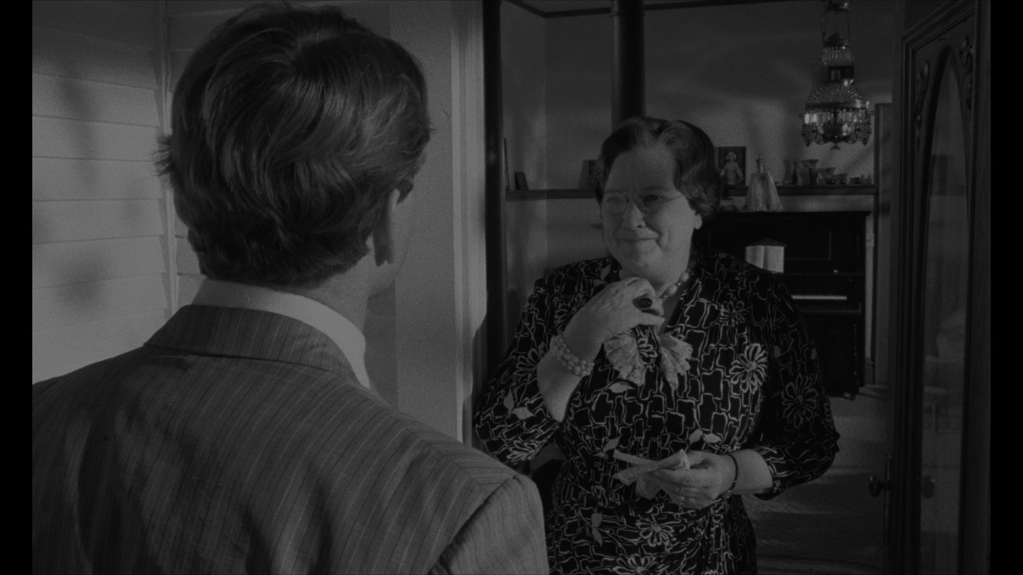 Screen capture from Paper Moon