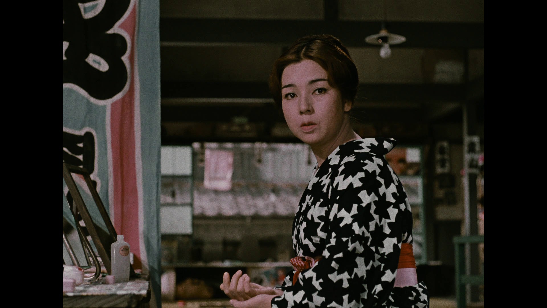 Screen capture from A Story of Floating Weeds / Floating Weeds: Two Films by Yasujiro Ozu