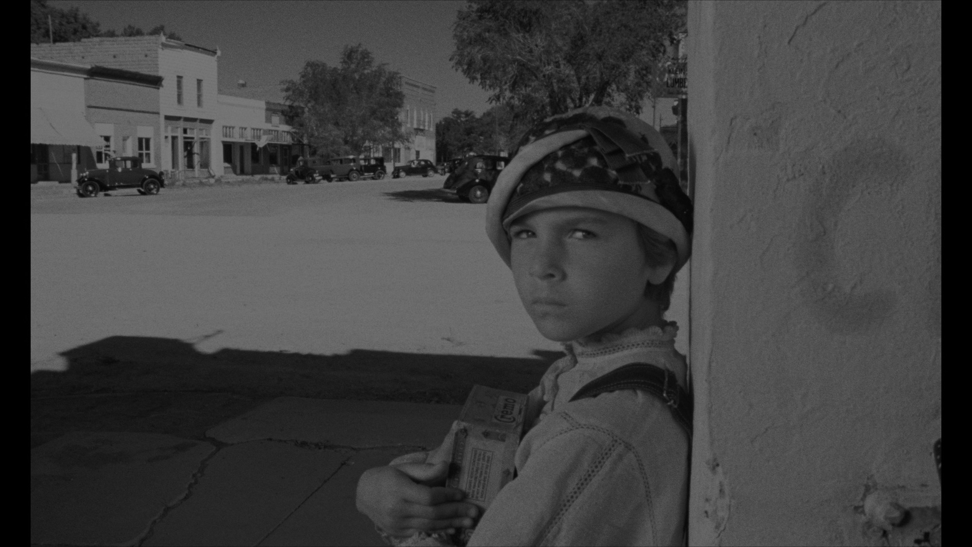 Screen capture from Paper Moon