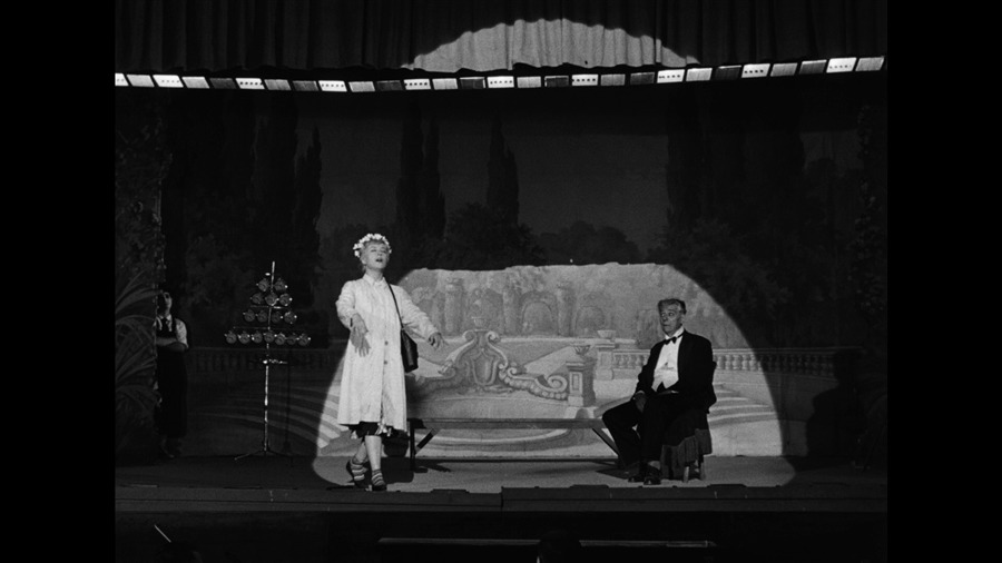 Screen capture from Essential Fellini