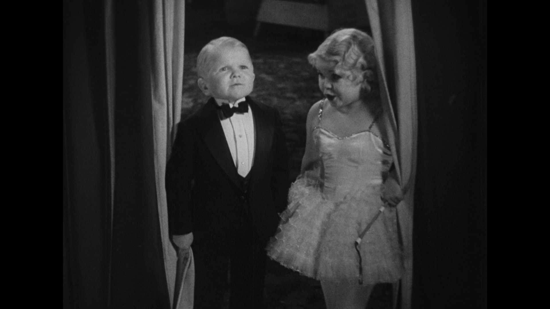 Screen capture from Freaks / The Unknown / The Mystic: Tod Browning’s Sideshow Shockers