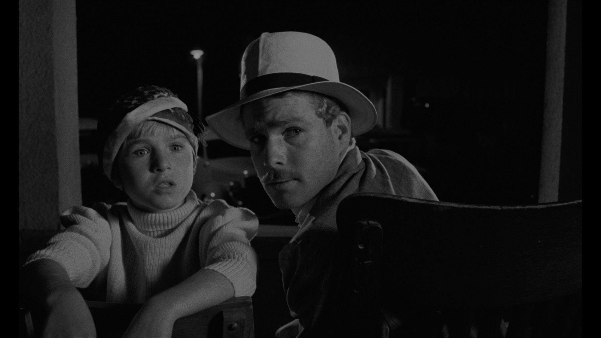Screen capture from Paper Moon