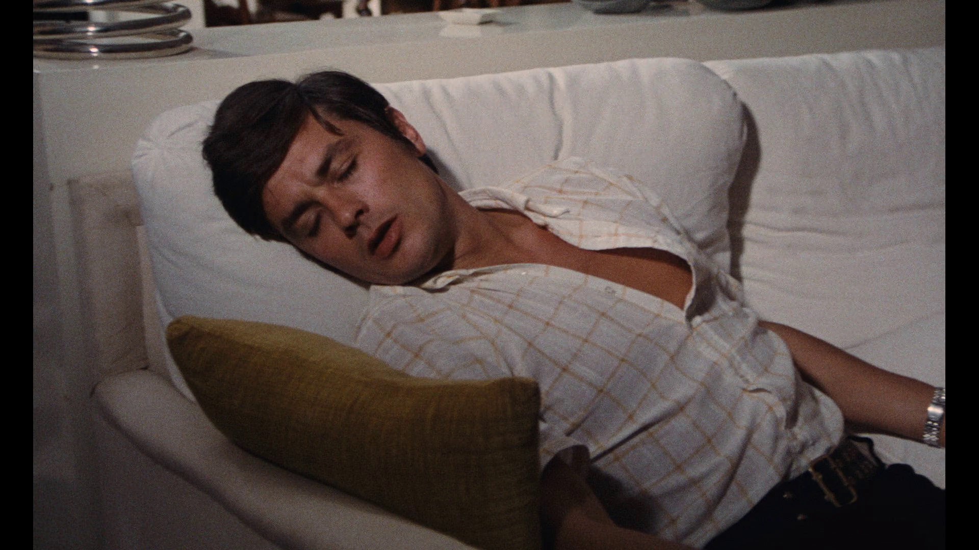 Screen capture from La piscine