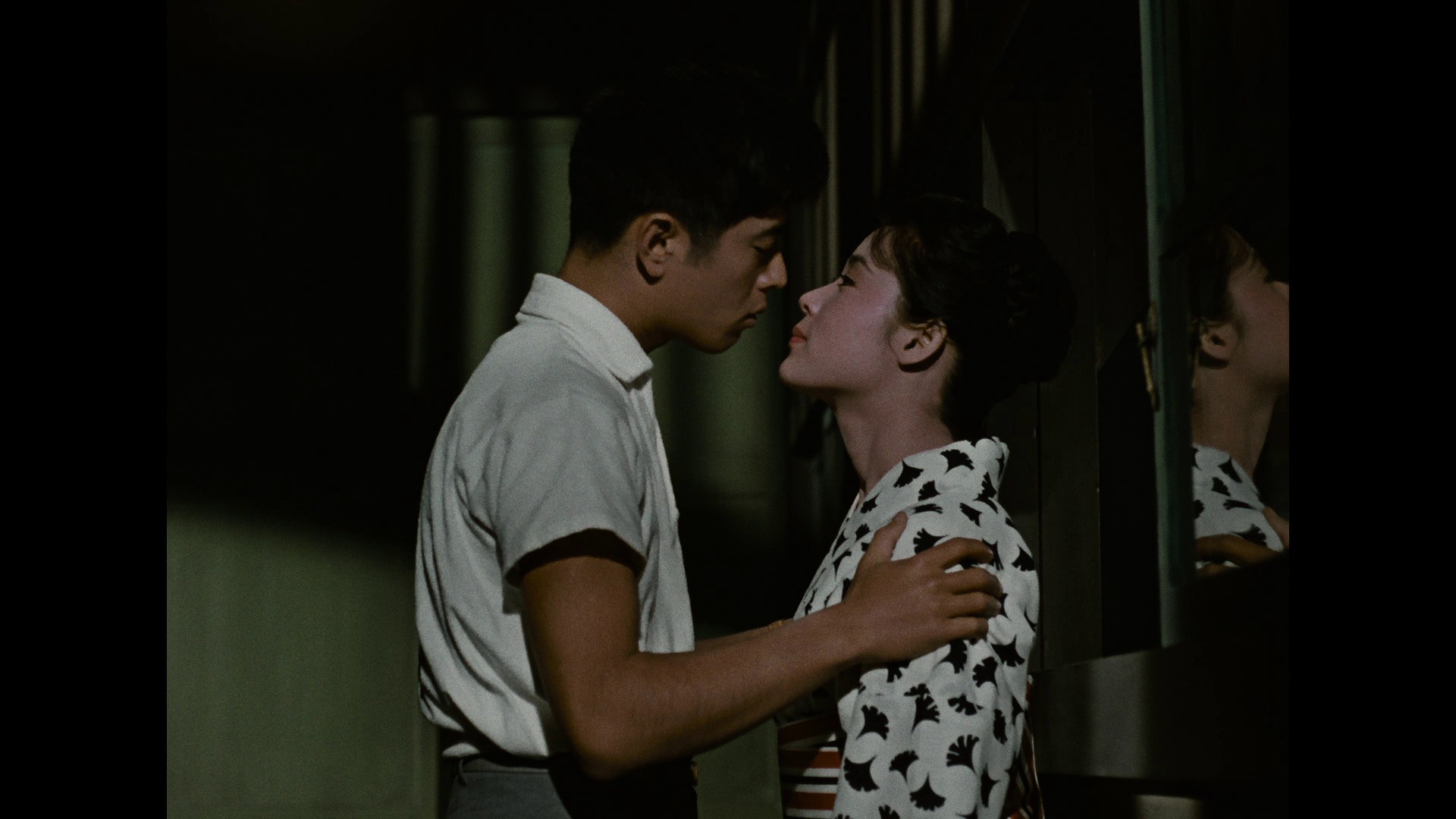 Screen capture from A Story of Floating Weeds / Floating Weeds: Two Films by Yasujiro Ozu
