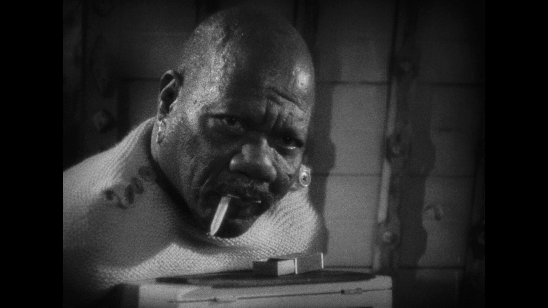 Screen capture from Freaks / The Unknown / The Mystic: Tod Browning’s Sideshow Shockers