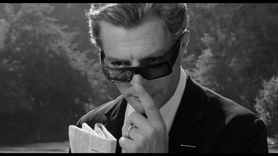 Screen capture from Essential Fellini