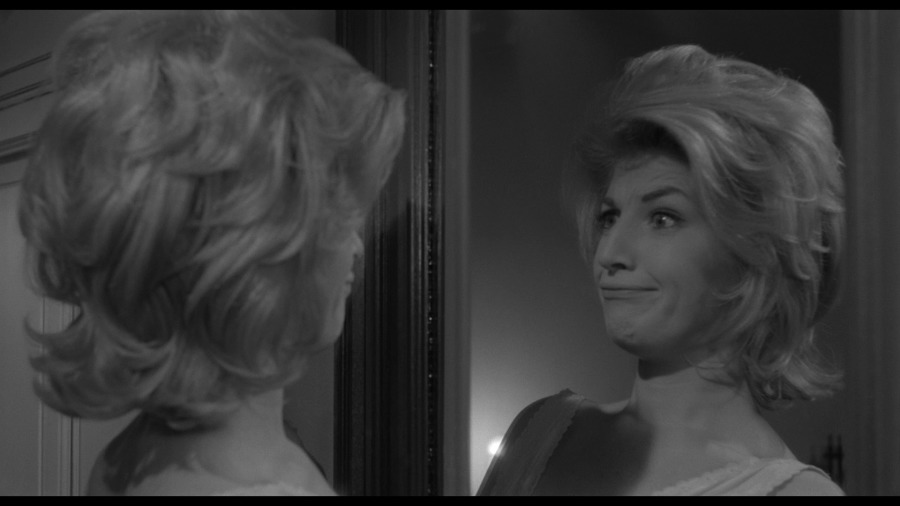Screen capture from L'avventura