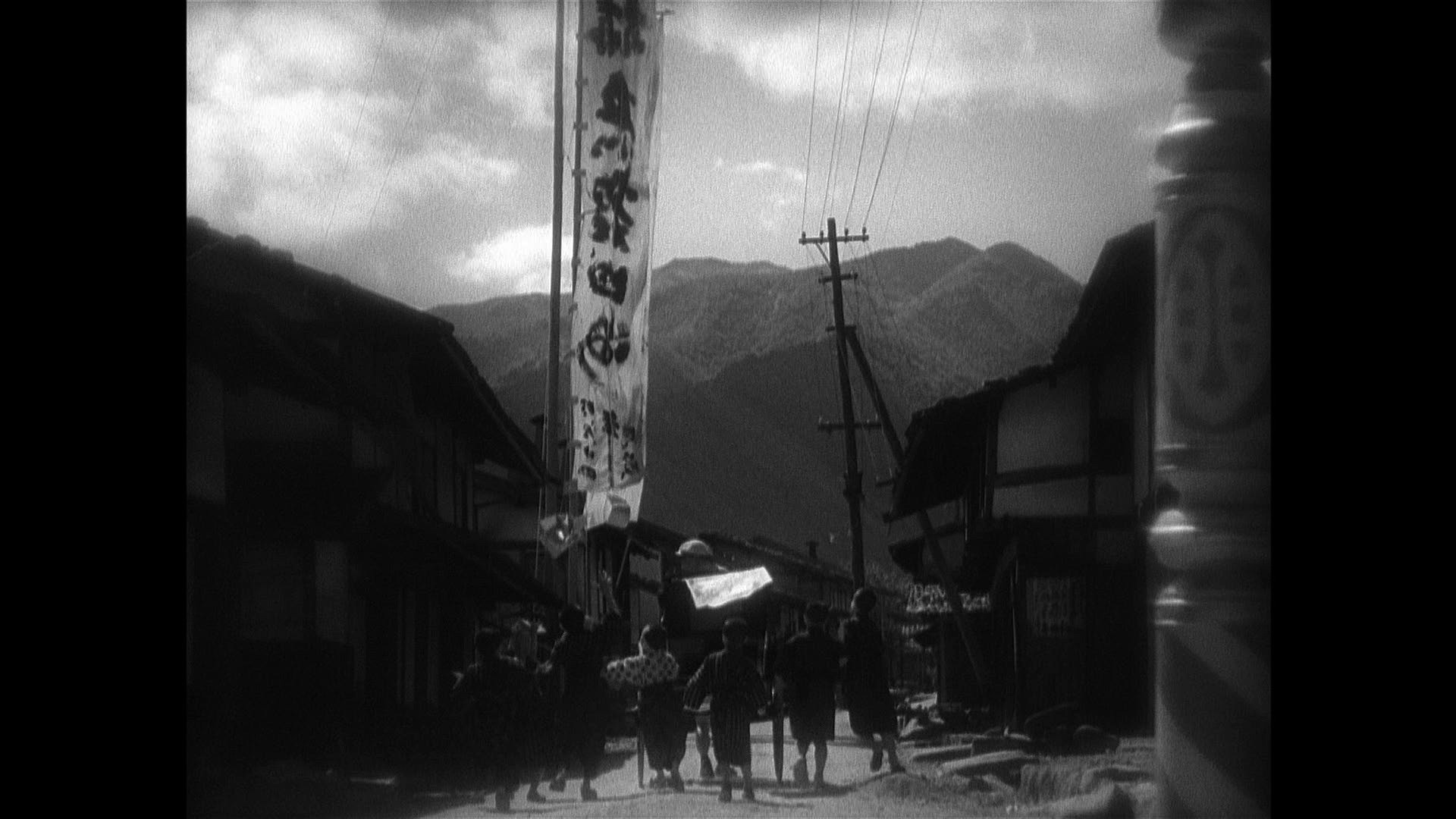 Screen capture from A Story of Floating Weeds / Floating Weeds: Two Films by Yasujiro Ozu