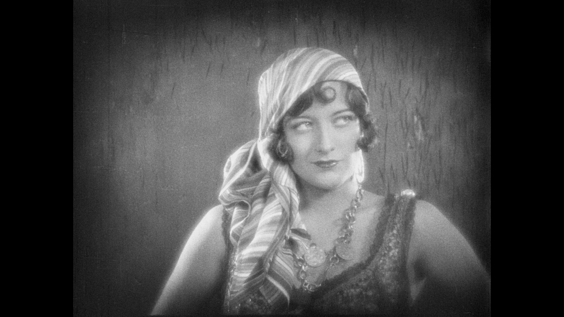 Screen capture from Freaks / The Unknown / The Mystic: Tod Browning’s Sideshow Shockers