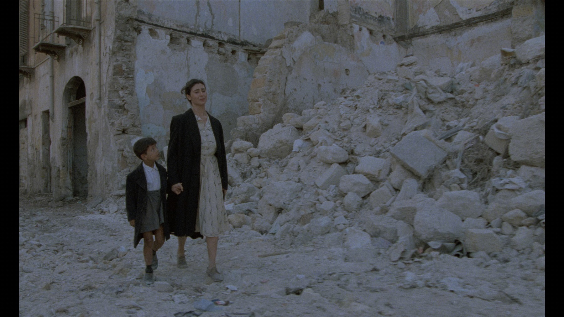 Screen capture from Cinema Paradiso