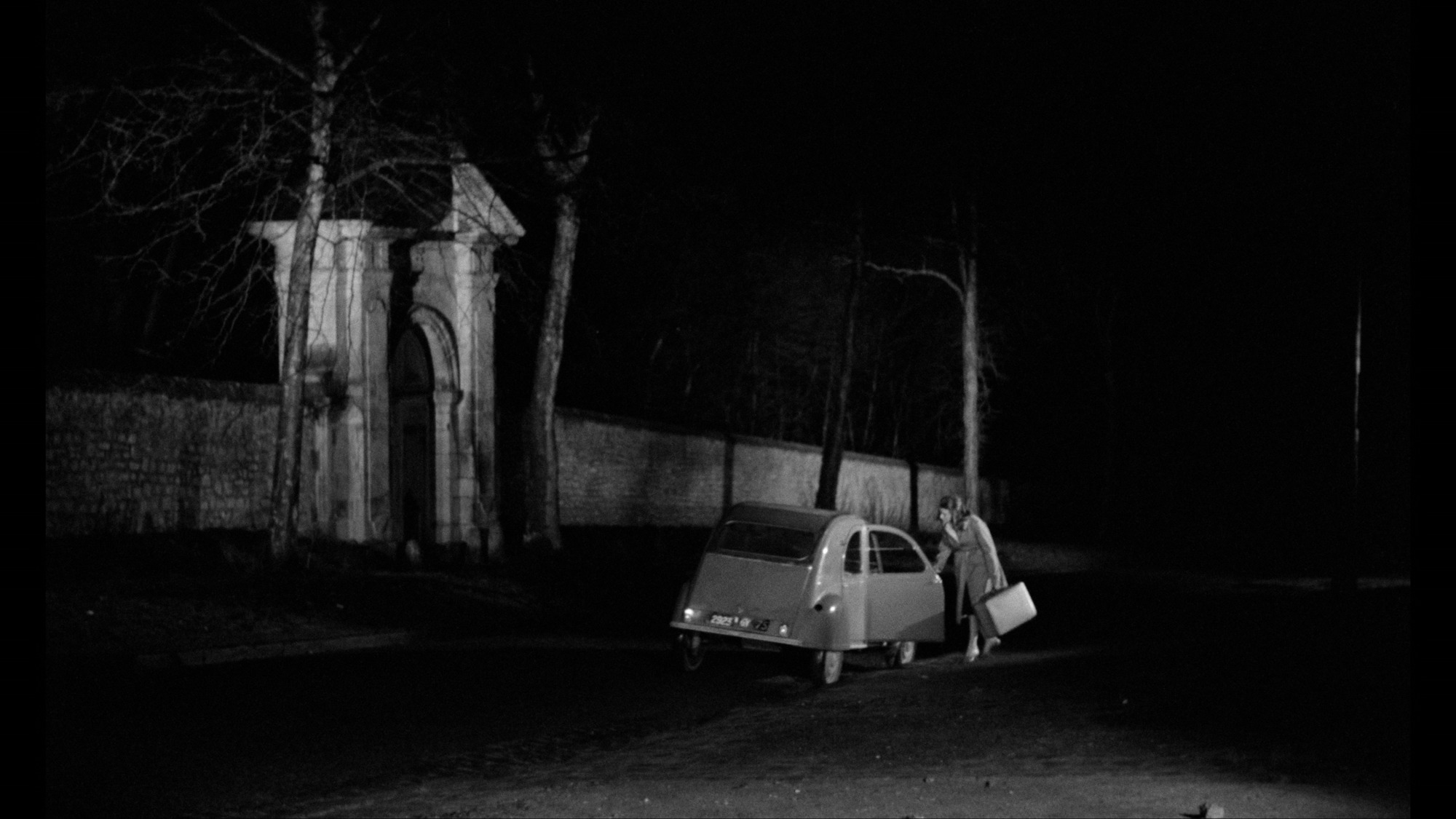 Screen capture from Eyes Without a Face