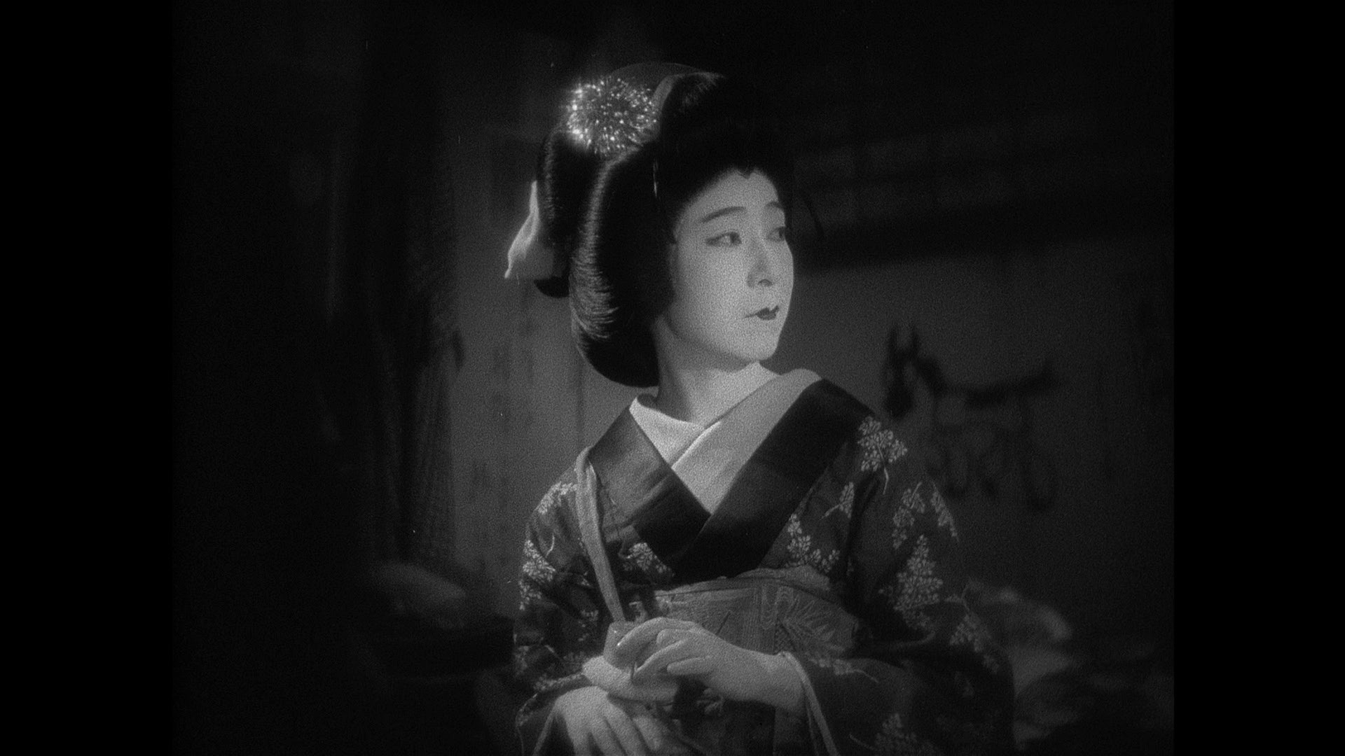 Screen capture from A Story of Floating Weeds / Floating Weeds: Two Films by Yasujiro Ozu