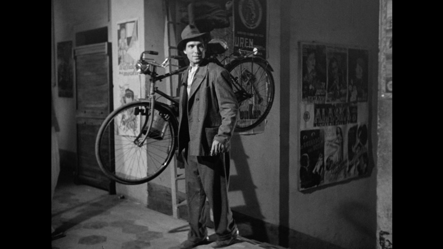 Screen capture from Bicycle Thieves