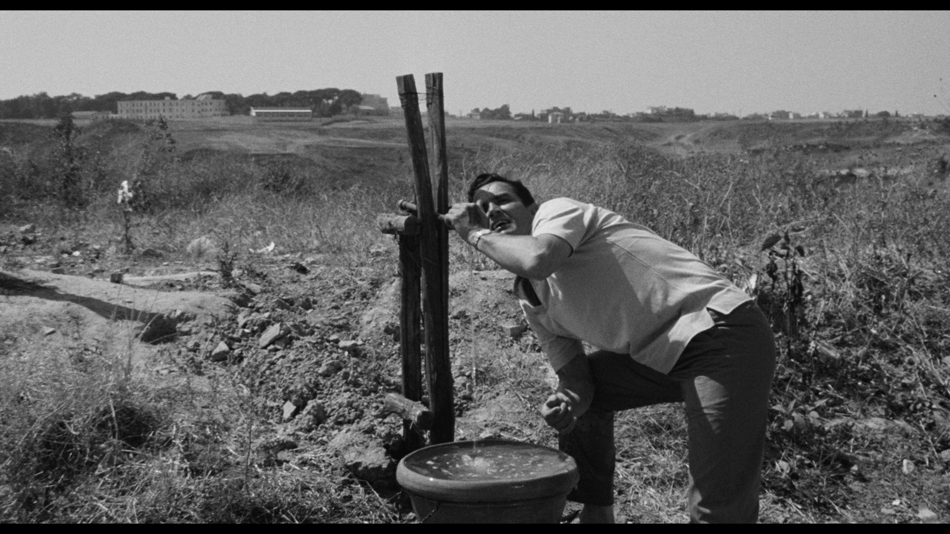 Screen capture from Commedia all'italiana