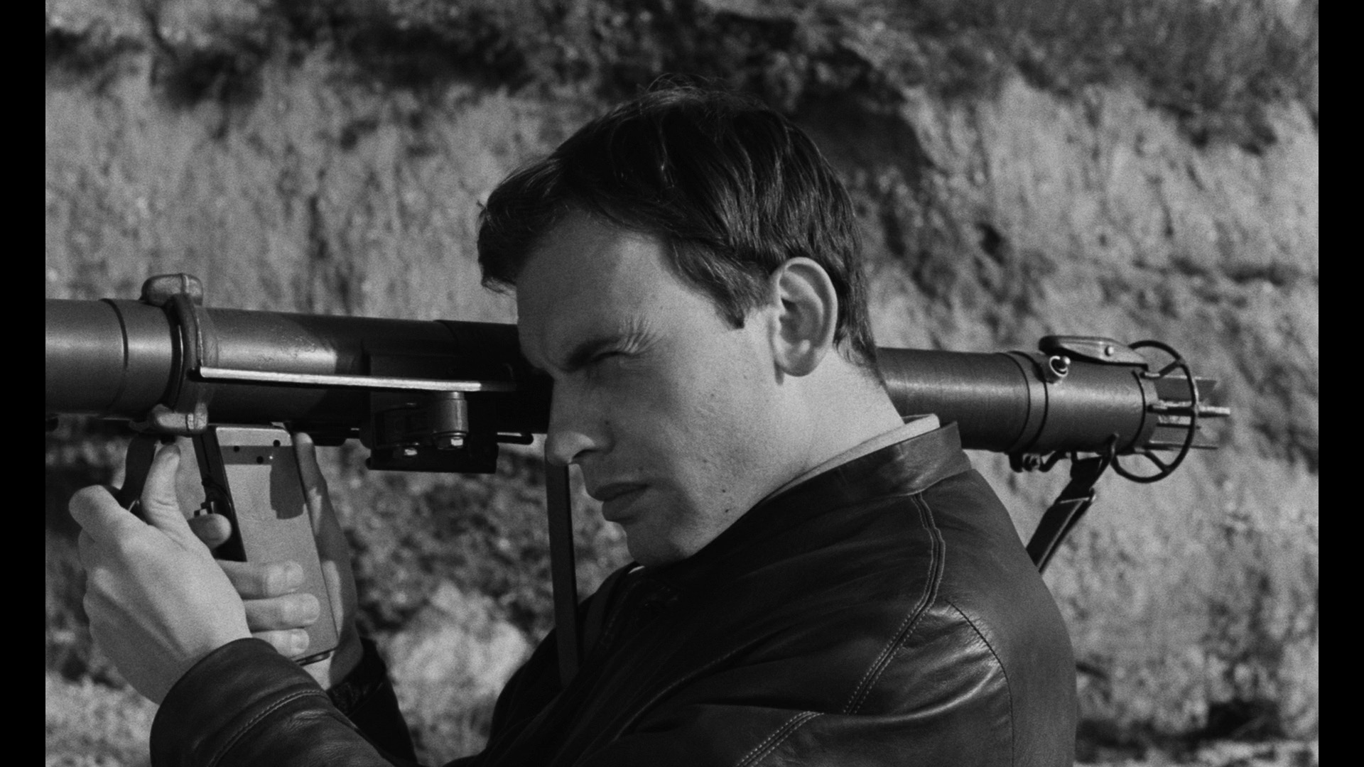 Screen capture from Le combat dans l'ile