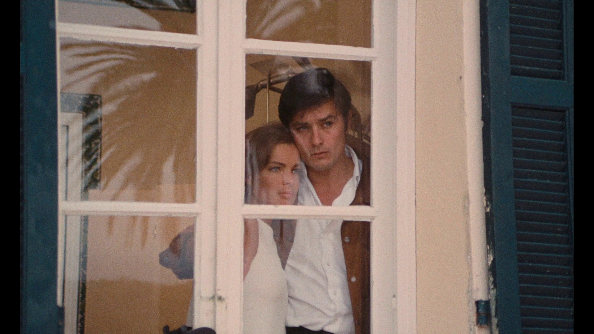 Screen capture from La piscine