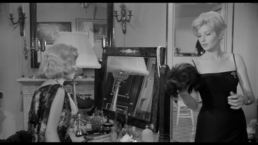 Screen capture from L'avventura