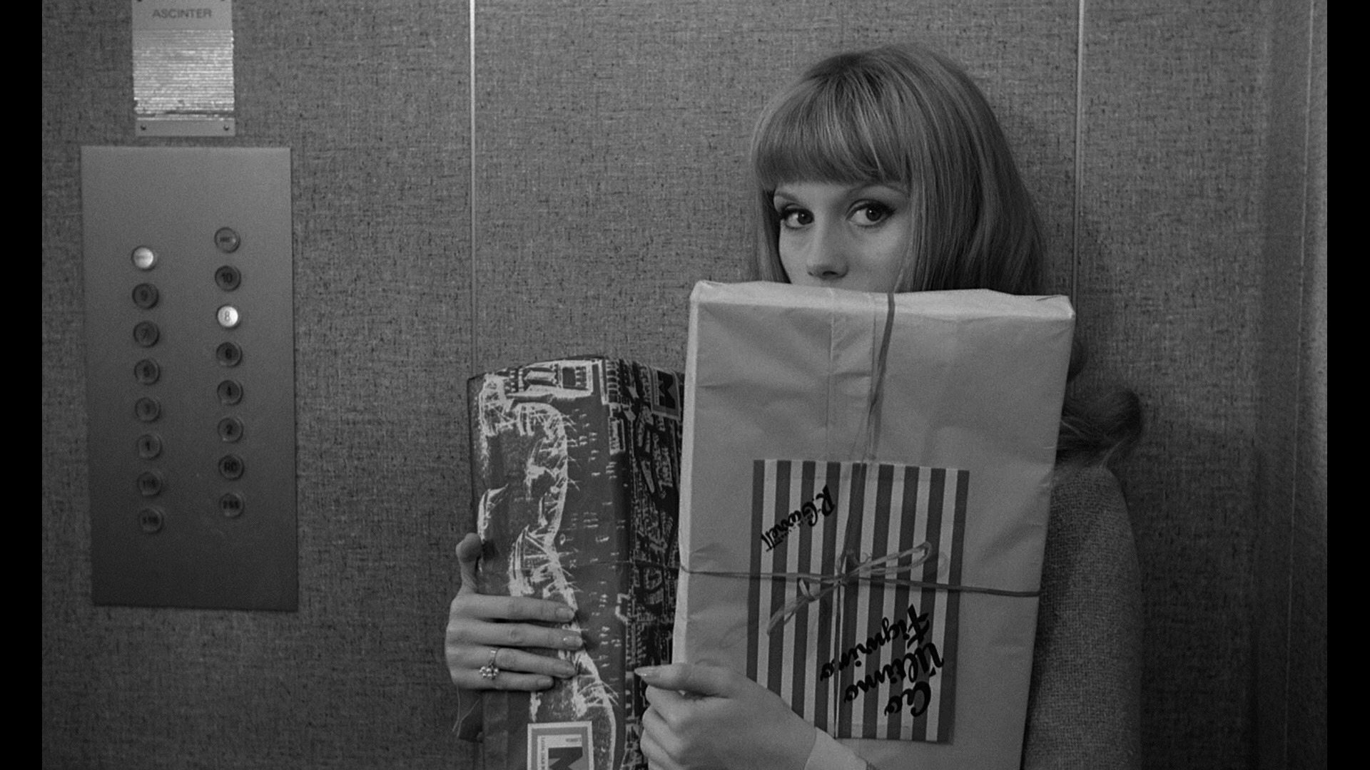 Screen capture from La peau douce