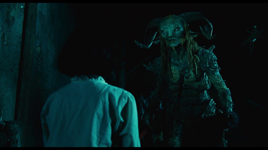 Screen capture from Trilogía de Guillermo del Toro