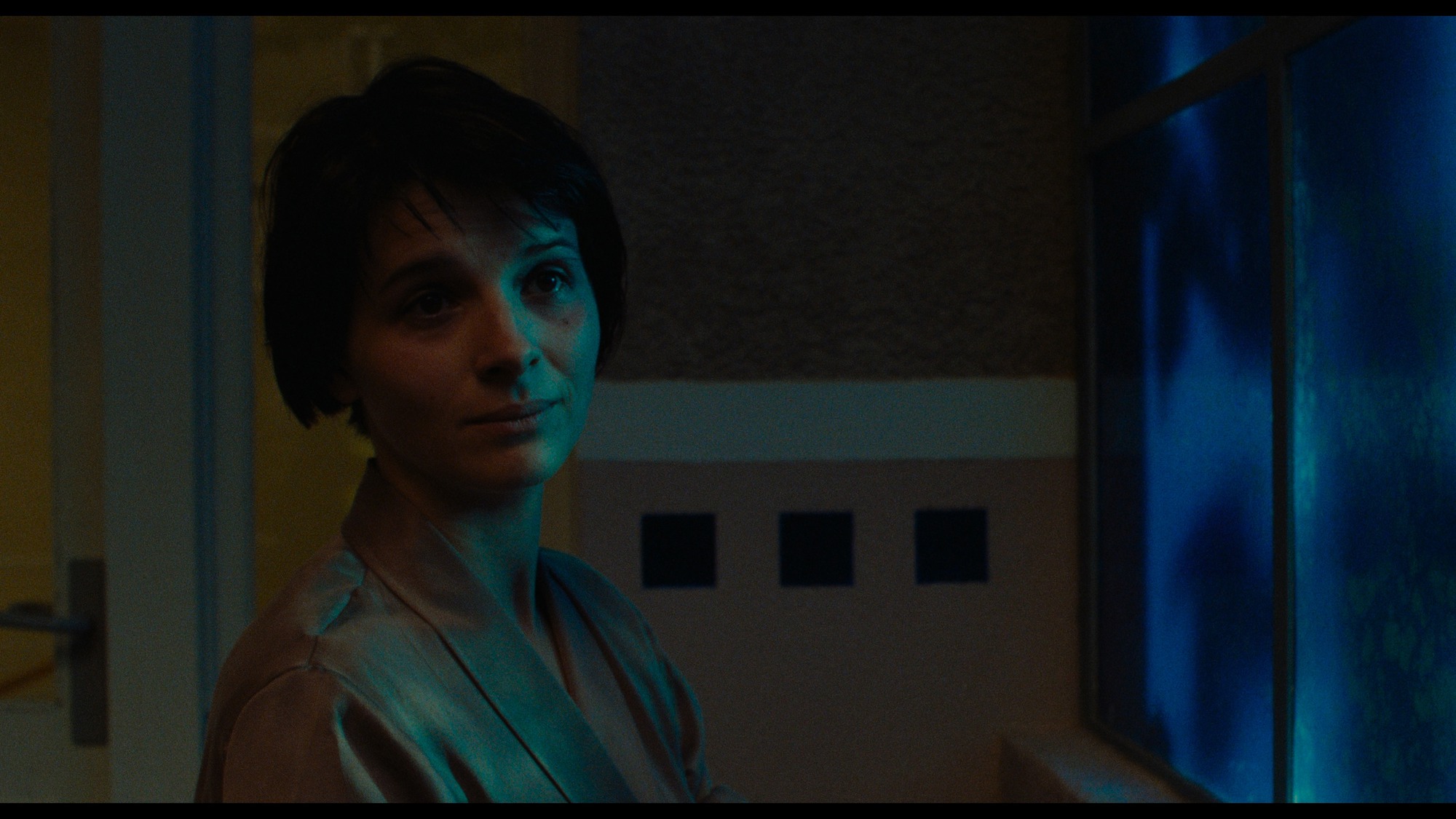 Screen capture from Three Colors: Blue