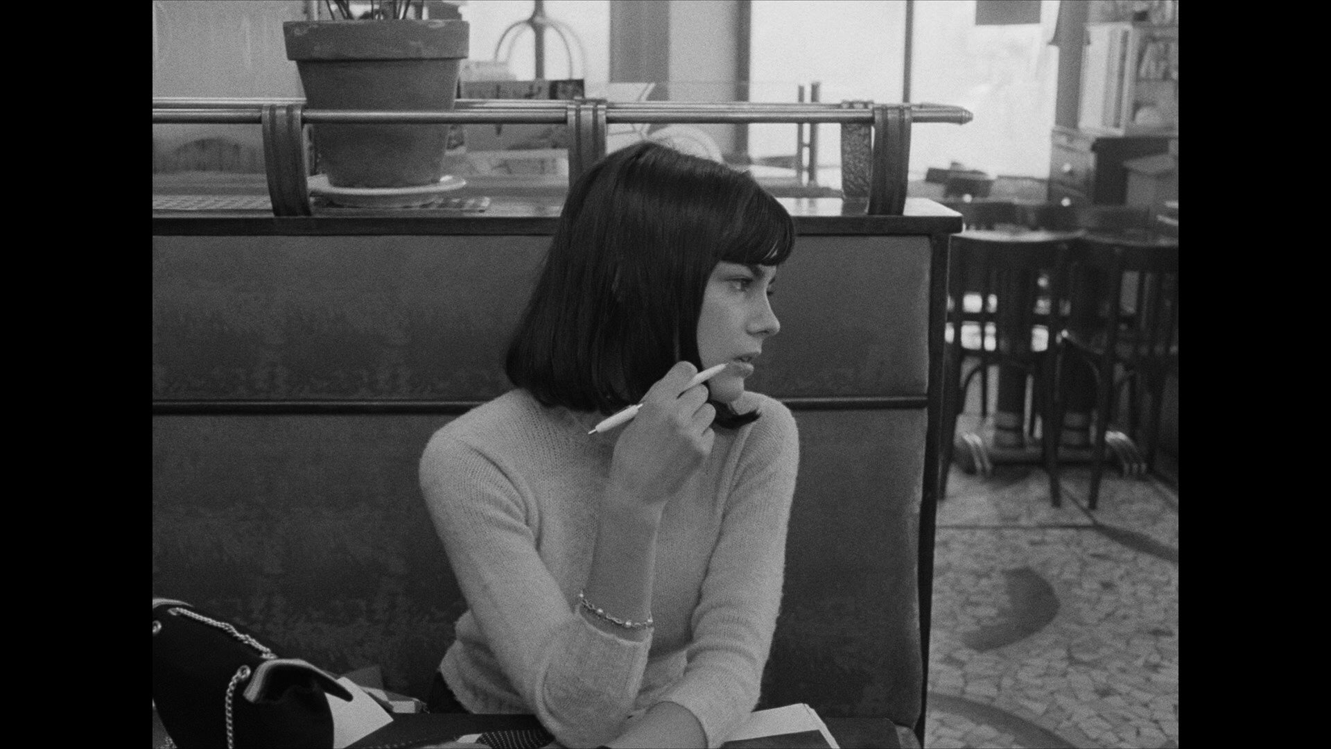 Screen capture from Masculin féminin