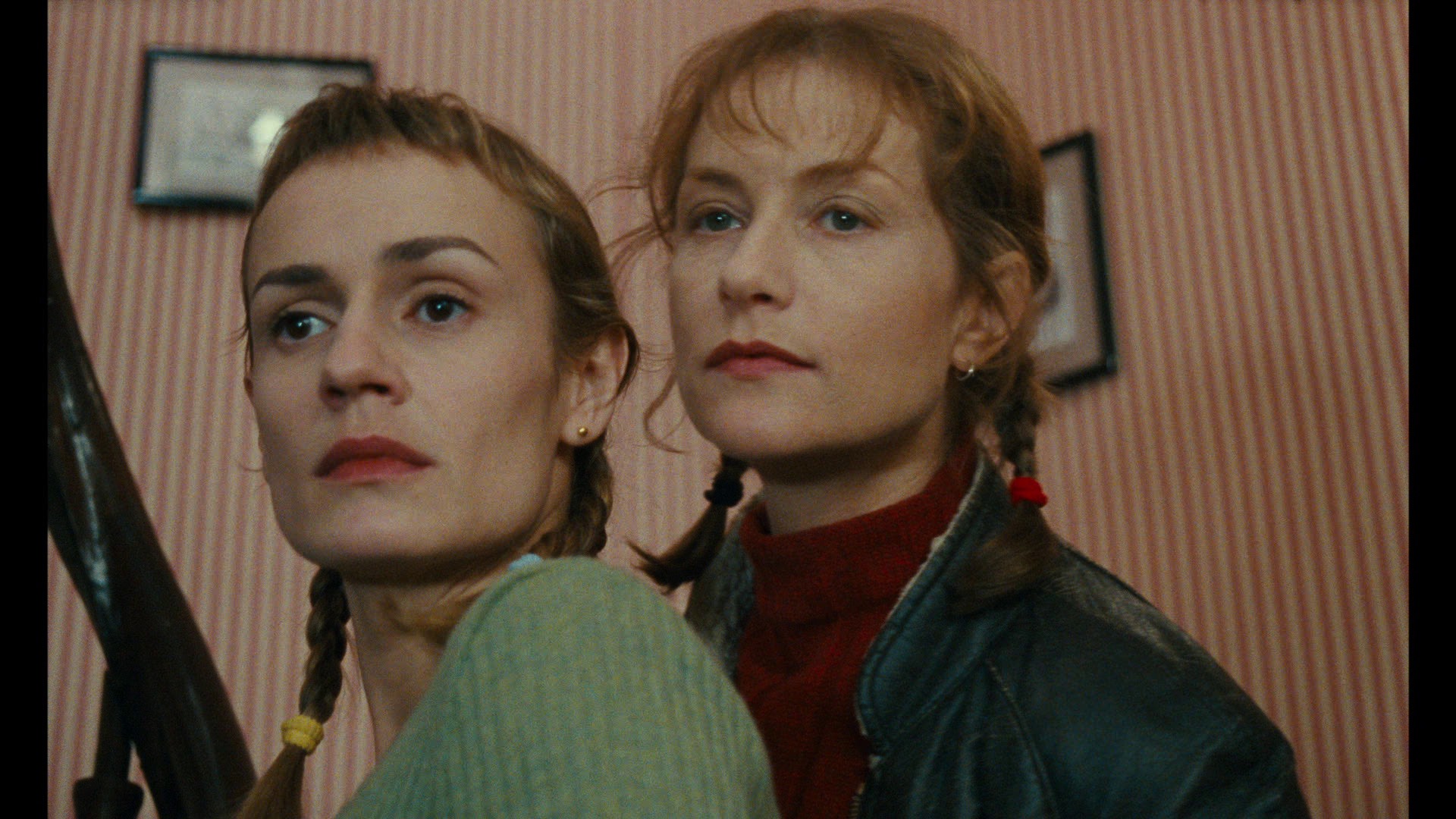 Screen capture from La cérémonie