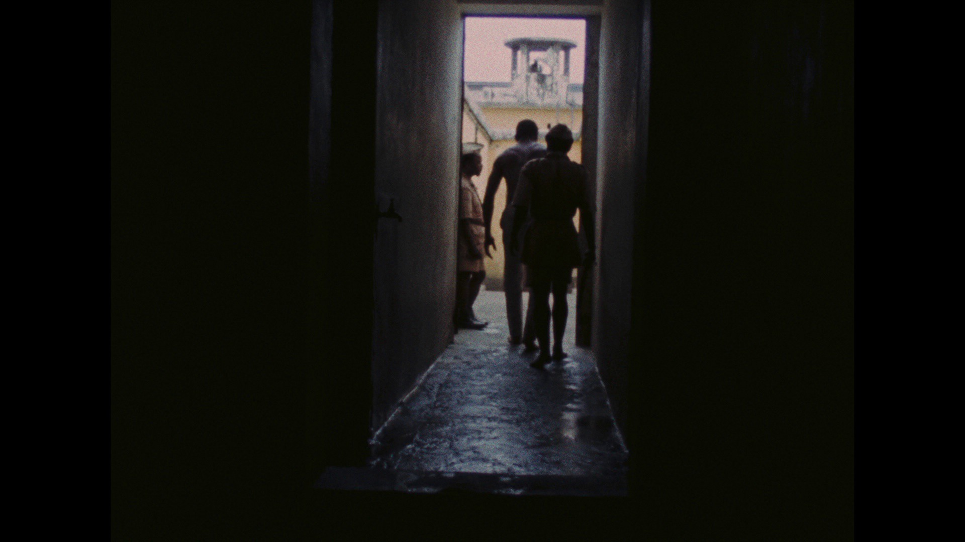 Screen capture from Sambizanga / Prisioneros de la tierra