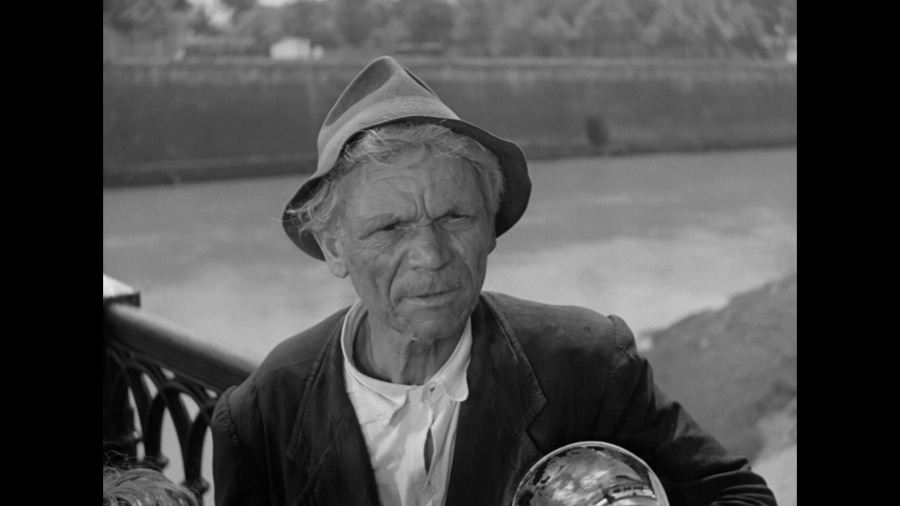 Screen capture from Bicycle Thieves