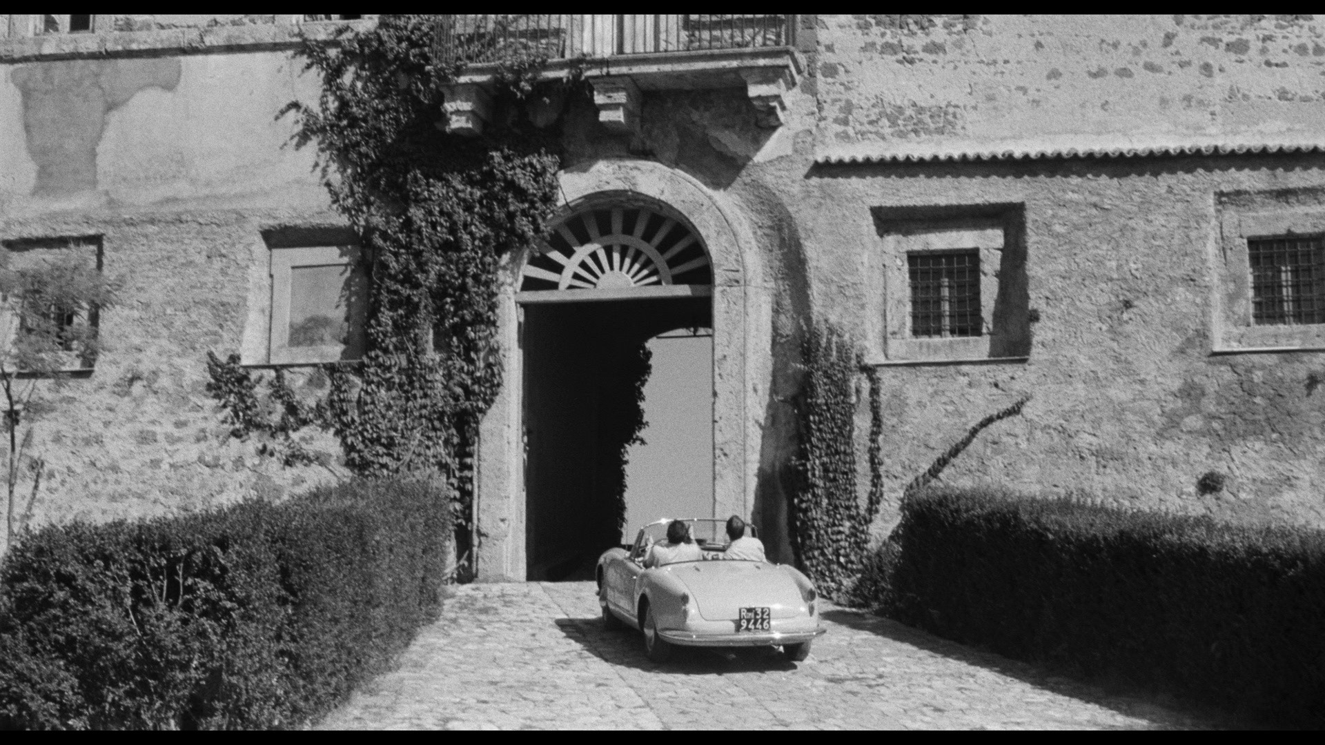 Screen capture from Commedia all'italiana