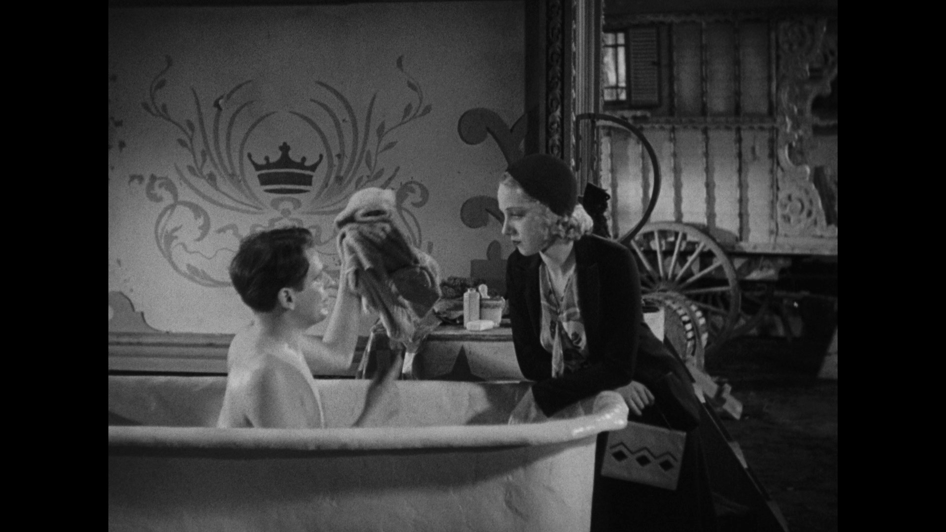 Screen capture from Freaks / The Unknown / The Mystic: Tod Browning’s Sideshow Shockers