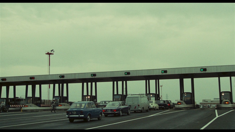 Screen capture from Essential Fellini