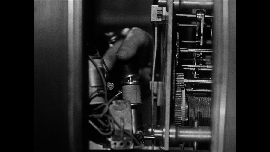 Screen capture from Escape in the Fog