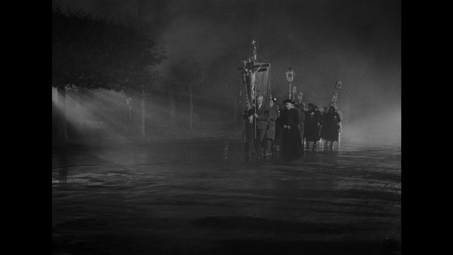Screen capture from Essential Fellini