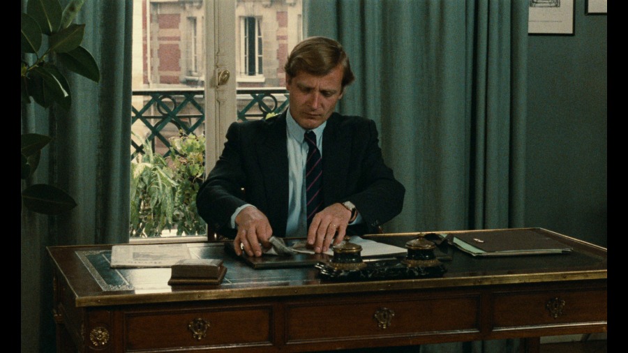 Screen capture from L’argent