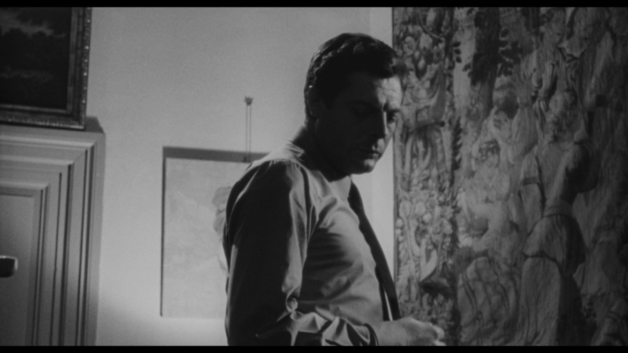 Screen capture from L'Assassino