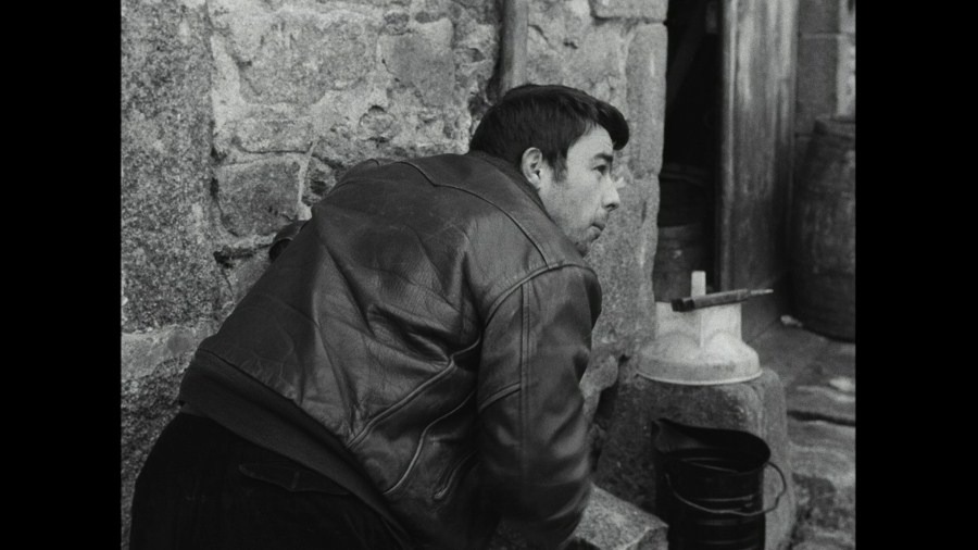 Screen capture from Le beau Serge
