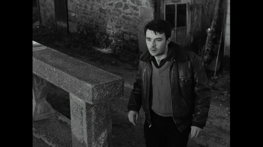Screen capture from Le beau Serge