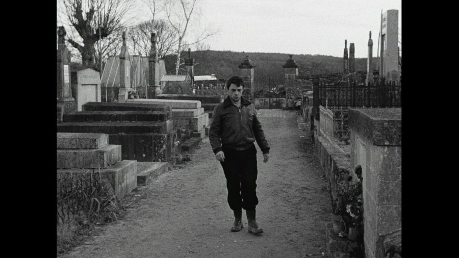 Screen capture from Le beau Serge