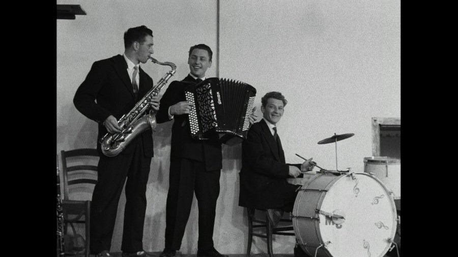 Screen capture from Le beau Serge