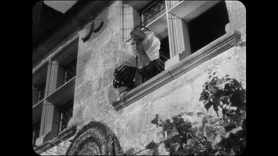 Screen capture from La Belle et la bête