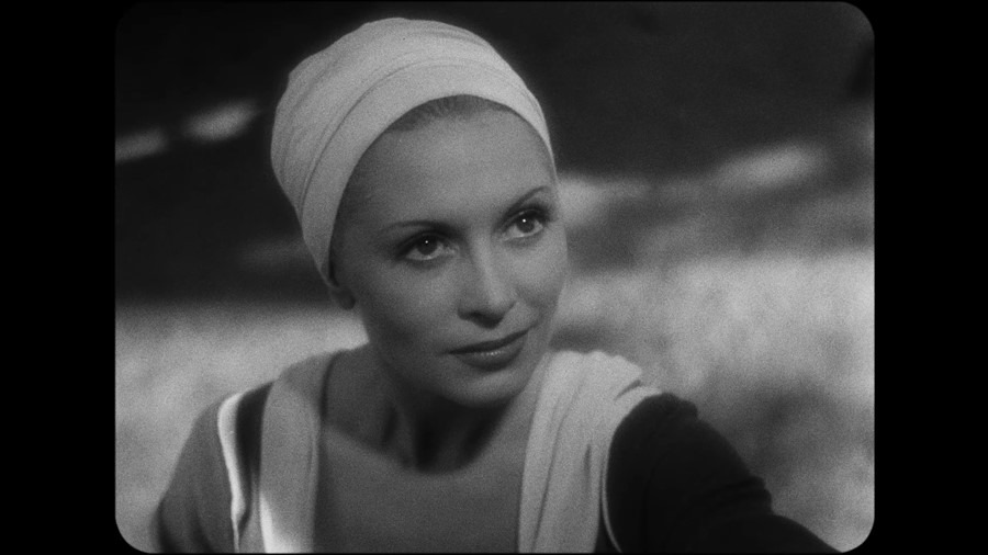 Screen capture from La Belle et la bête