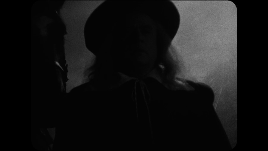 Screen capture from La Belle et la bête