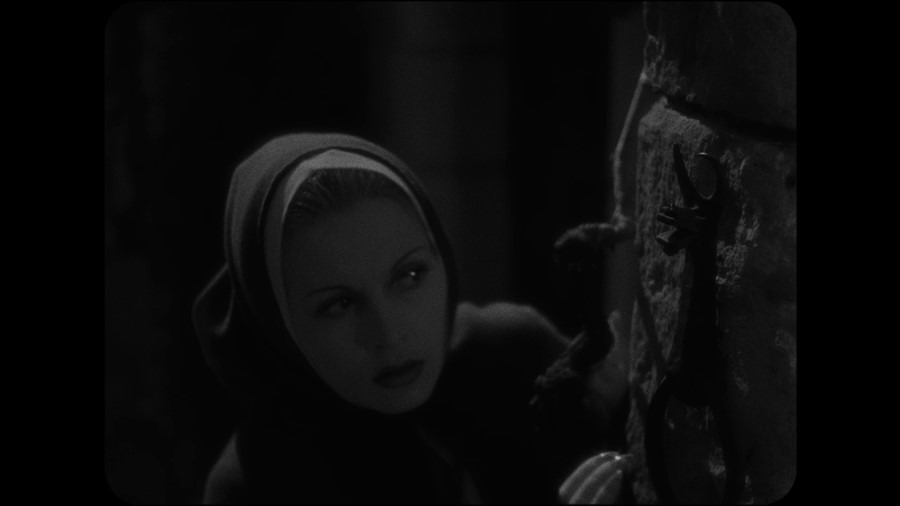 Screen capture from La Belle et la bête