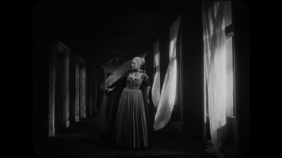 Screen capture from La Belle et la bête